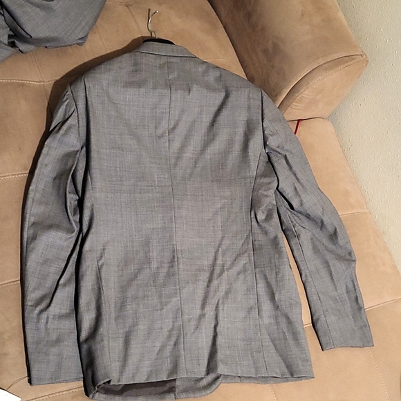 Armani Collezioni suit - Picture 10 of 13
